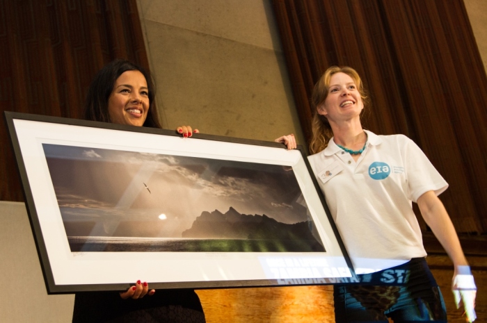 Host Liz Bonnin and EIA Head of Fundraising Anna Cairns display the first lot of the night (c) EIA